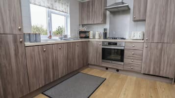 Dishwasher, cookware/dishes/utensils