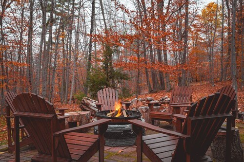 Sebago Pines Hideaway-Fire Pit/Beach Access/Family Friendly