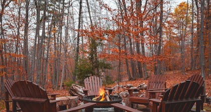 Sebago Pines Hideaway-Fire Pit/Beach Access/Family Friendly