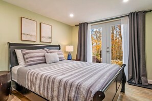 3 bedrooms, iron/ironing board, WiFi, bed sheets - Sebago Pines Hideaway-Fire Pit/Beach Access/Family Friendly (Naples)