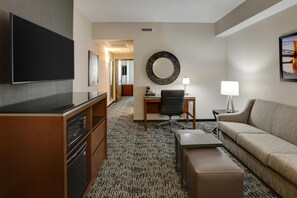 Premium bedding, desk, blackout drapes, iron/ironing board - Drury Plaza Hotel Mobile (Mobile)