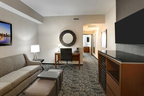 Peralatan tempat tidur premium, meja, langsir/tirai gelap terus 