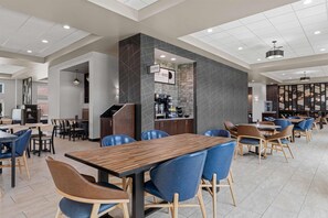 Free daily buffet breakfast  - Drury Plaza Hotel Mobile (Mobile)