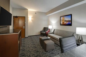 高級寝具、デスク、遮光カーテン、アイロン / アイロン台