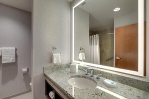 Shower, hair dryer, towels, soap - Drury Plaza Hotel Mobile (Mobile)