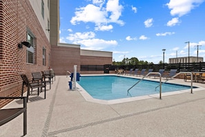 Seasonal outdoor pool - Drury Plaza Hotel Mobile (Mobile)
