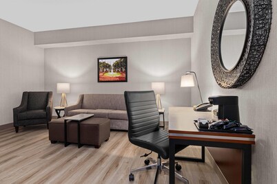 Drury Plaza Hotel Mobile