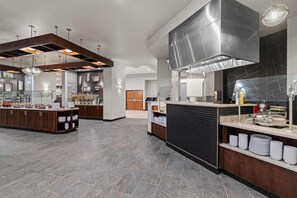 Free daily buffet breakfast  - Drury Plaza Hotel Mobile (Mobile)