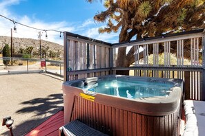 Outdoor spa tub - Yucca Valley Oasis w Hot Tub Near Joshua Tree! (Yucca Valley)