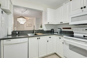 Private kitchen - Hollywood Beach Condo 1 KM from Beach. Professionally Decorated. (Dania Beach)