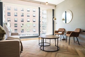 Smart TV, offices - Stylish Urban Oasis Spacious 1BR in Providencia (Providencia)