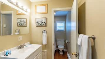 SĂšche-cheveux, serviettes fournies