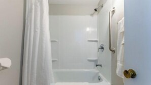 Hair dryer, towels - Great room for families, lake views and two bathrooms (Whitehall)