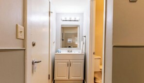 Hair dryer, towels - Great room for families, lake views and two bathrooms (Whitehall)