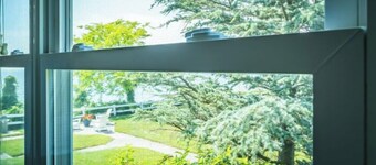 Great room for families, lake views and two bathrooms