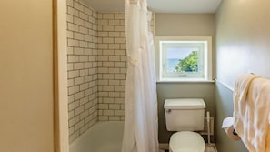 Sèche-cheveux, serviettes fournies