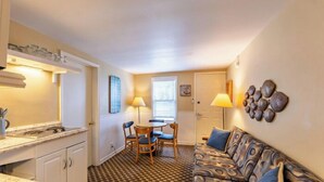 Offices - Cottage F - Great for families, convenient kitchen, and two bedrooms (Whitehall)