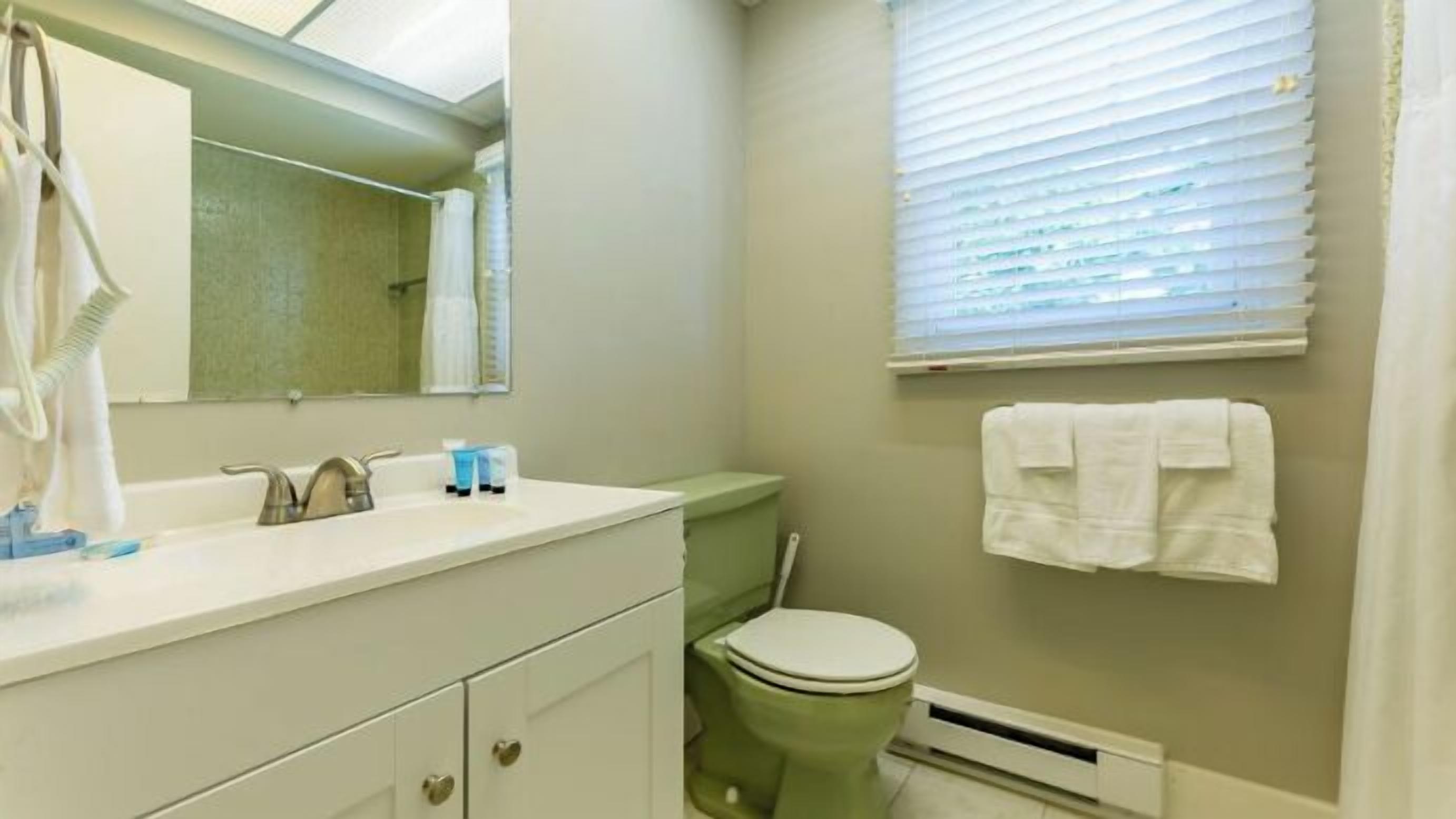 Sèche-cheveux, serviettes fournies