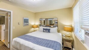 Iron/ironing board, free WiFi, bed sheets - Lakefront King with full kitchen (Whitehall)