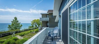 Lakefront King with full kitchen