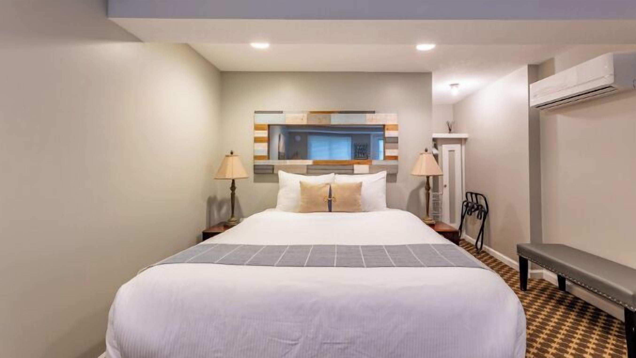 Free WiFi, bed sheets