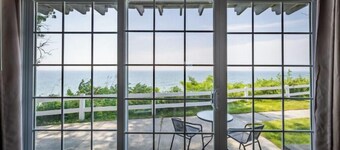 Lakefront, king bed and sofa sleeper, ground level 