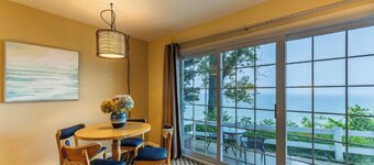 Surfside 2 - 1 Queen bed and 1 queen sofa sleeper