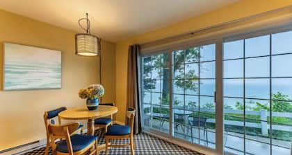 Surfside 2 - 1 Queen bed and 1 queen sofa sleeper