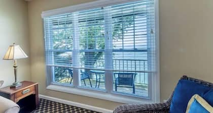 Lakefront king studio with queen sofa sleeper