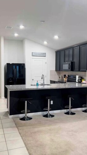 Spacious 4-bedroom house in fabulous Kyle with AC comfort