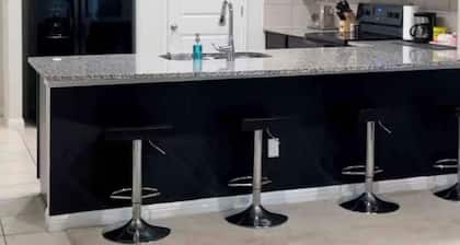 Spacious 4-bedroom house in fabulous Kyle with AC comfort