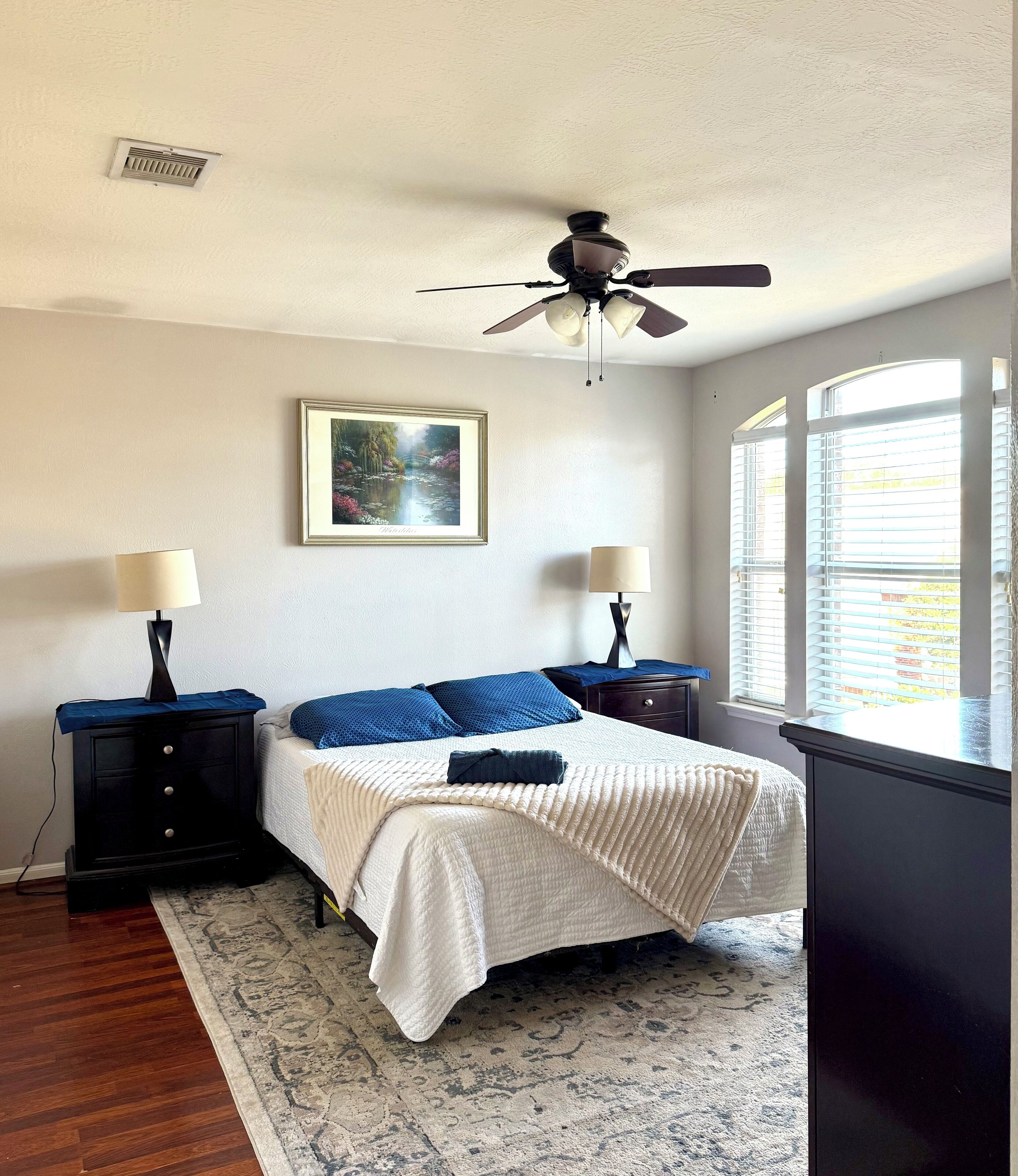 3 bedrooms, desk, iron/ironing board, free WiFi