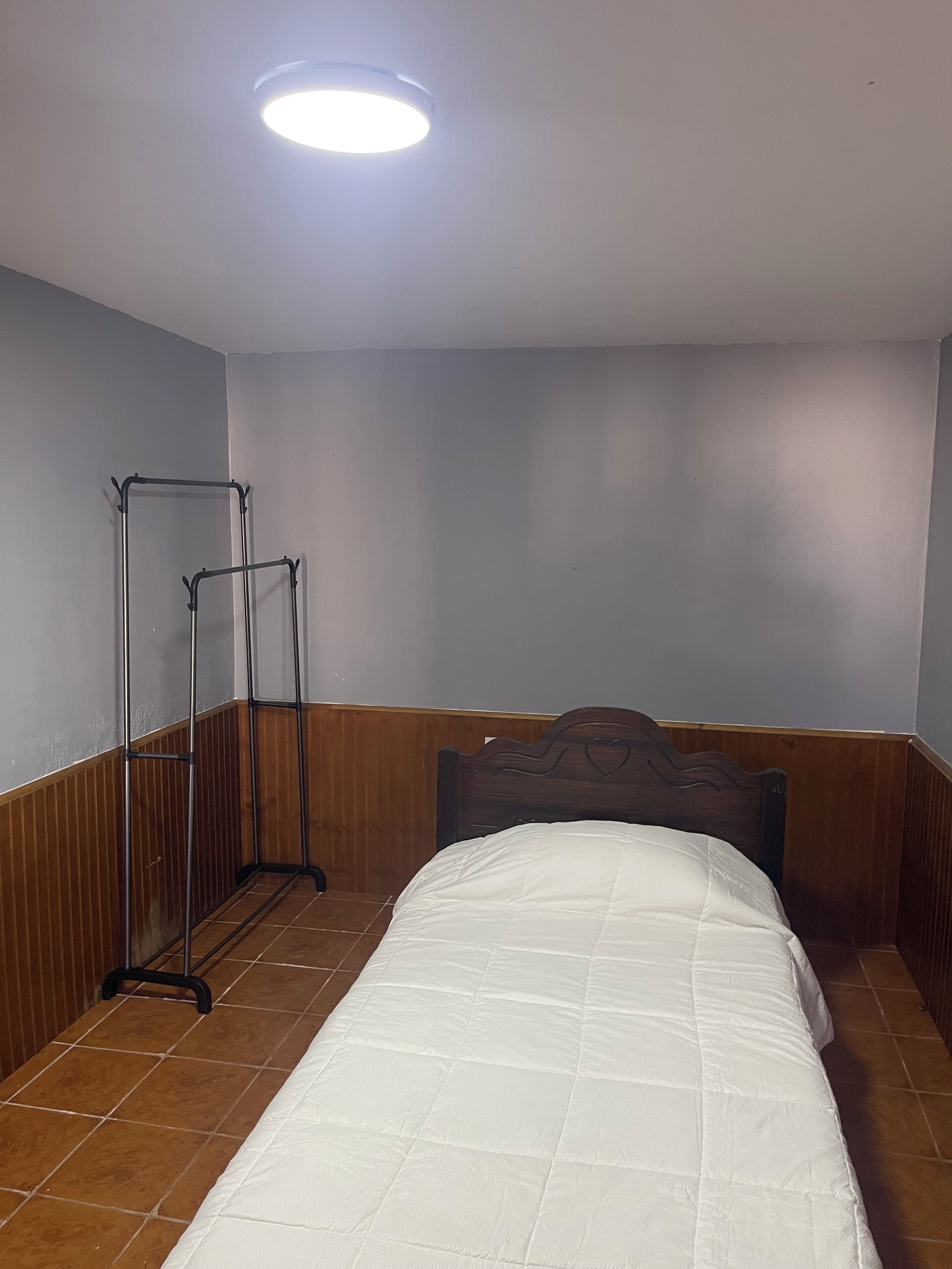 5 bedrooms, iron/ironing board, bed sheets