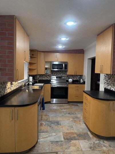 Private and safe house in tranquil Borrego Springs with AC and fenced yard