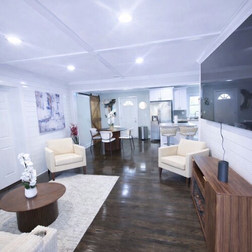 Lux 4bedroom Retreat 20 minutes 2 Atlanta DT
Fire Pit✅ BigYard✅ Sleeps 14✅ Cozy✅