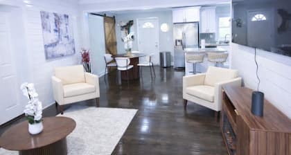 Lux 4bedroom Retreat 20 minutes 2 Atlanta DT
Fire Pit✅ BigYard✅ Sleeps 14✅ Cozy✅