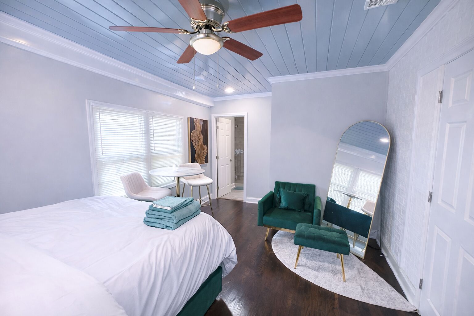 4 bedrooms, iron/ironing board, travel crib, free WiFi