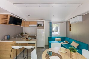 Fridge, microwave, stovetop, toaster - Cottage Select Clim | Plage à 600m | Piscine Lagon (Saint-Palais-sur-Mer)