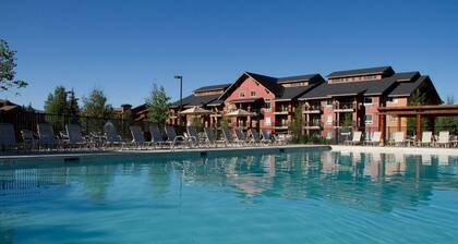 Rocky Mountain Retreat – 2BR Condo with Fireplace & Views