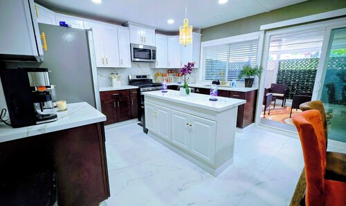 Luxury 4BR, 4 bedrms/6beds Smart Home in San Diego