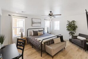 3 bedrooms, iron/ironing board, WiFi, bed sheets - Heated Pool Available Close to Parks -Book & Save! (Washington)