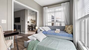 Iron/ironing board, Internet, bed sheets