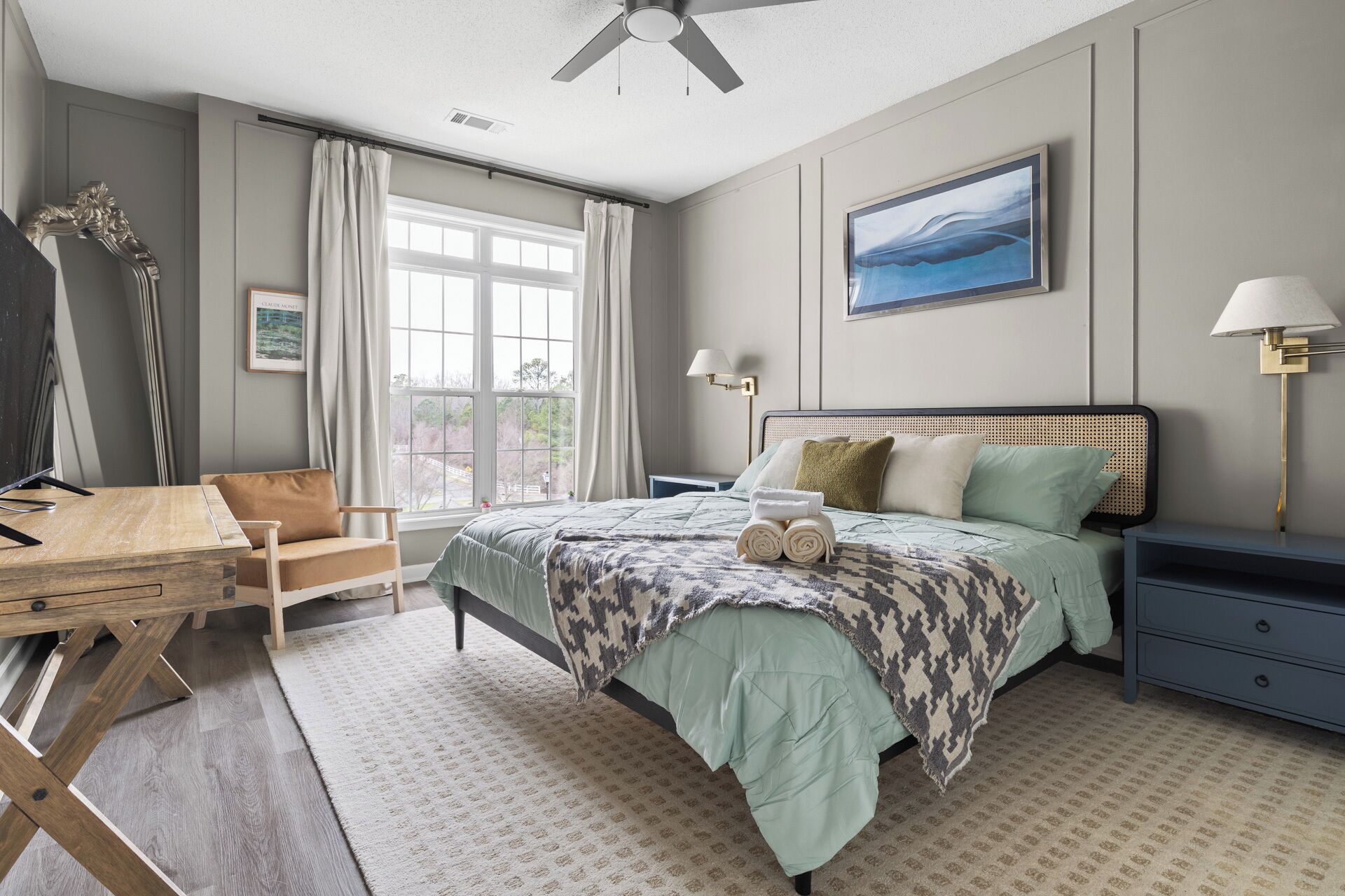 2 slaapkamers, een strijkplank/strijkijzer, internet, beddengoed