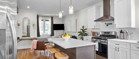 Micro-ondes, four, plaque de cuisson, lave-vaisselle