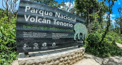 Near the Tenorio volcano and Katira Labyrinth, comfortable villa for 5!