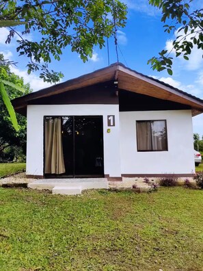 Exterior detail - Apt. 1 Hills Villa Rio Celeste, Volcan Tenorio. (Katira)