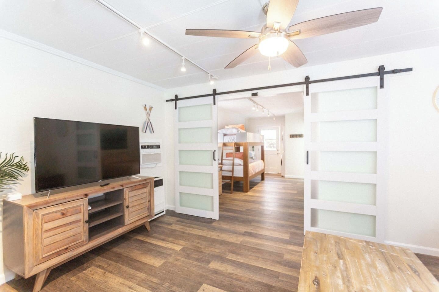 Desk, iron/ironing board, travel cot, WiFi