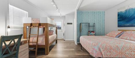 デスク、アイロン / アイロン台、旅行用ベビーベッド、WiFi