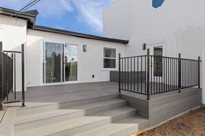 Exterior - One Block to Beach! 4BR w/ Game Room + Parking (San Diego)