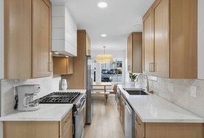 Fridge, microwave, oven, stovetop - One Block to Beach! 4BR w/ Game Room + Parking (San Diego)